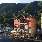 فندق مبيت وإفطار Garni La Genziana 3*