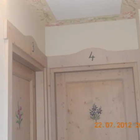 Bed & Breakfast Garni La Genziana Temù